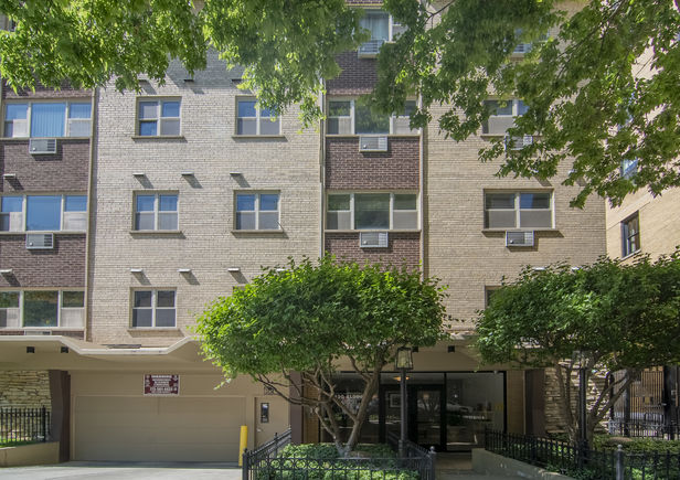 420 W Aldine Avenue Unit 306