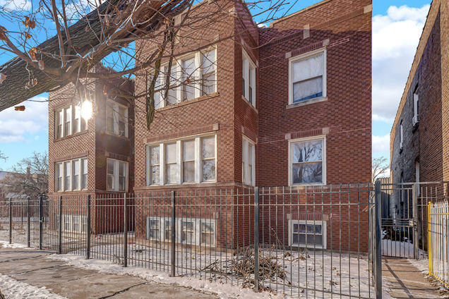 3006 W 64th Street Unit 2W Chicago, IL House Active - Photo 1 of 11. Opens carousel modal