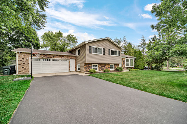 1904 Burr Oak Lane