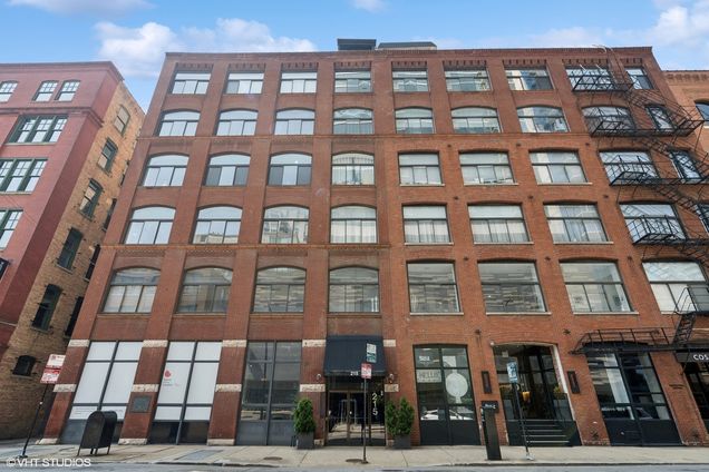 215 W Illinois Street Unit 5C