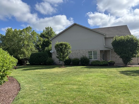 9002 Mansfield Drive Tinley Park, IL Townhouse Active - Photo 1 of 17. Opens carousel modal