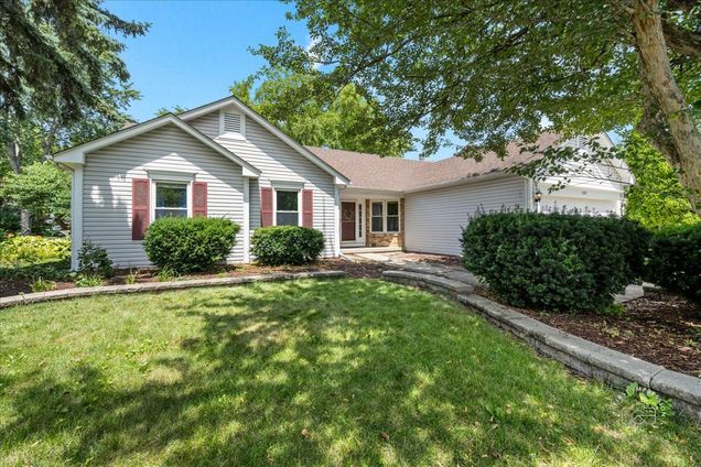 1707 Deer Run Drive Montgomery, IL House Active - Photo 1 of 31. Opens carousel modal