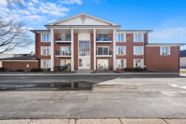 5721 Circle Drive Unit 304 Oak Lawn, IL Condo Active - Photo 1 of 23. Opens carousel modal