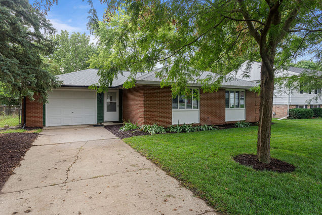 908 Dogwood Drive Champaign, IL House Active - Photo 1 of 27. Opens carousel modal