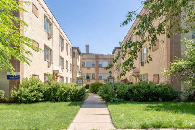 2007 W Touhy Avenue Unit 207 Chicago, IL Apartment Active - Photo 1 of 6. Opens carousel modal