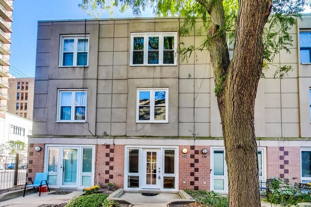 20 W 15th Street Unit B Chicago, IL Townhouse Active - Photo 1 of 21. Opens carousel modal