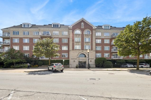 14 S Ashland Avenue Unit 305