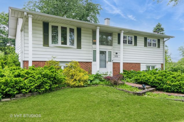 21w353 Drury Lane Lombard, IL House Active - Photo 1 of 20. Opens carousel modal