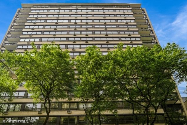 33 E Cedar Street Unit 3D Chicago, IL Condo Active - Photo 1 of 15. Opens carousel modal