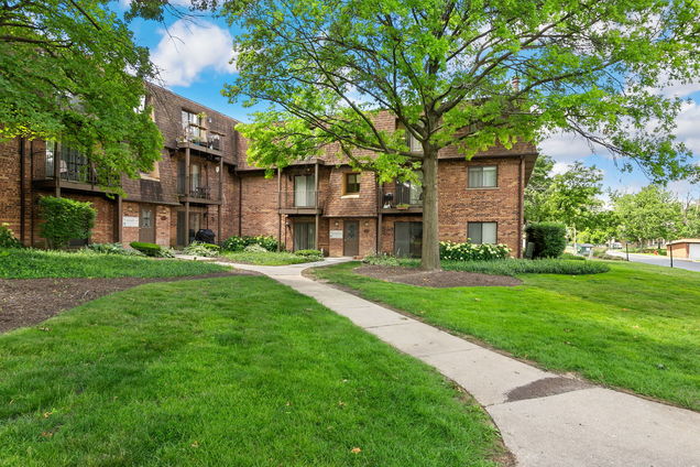 1520 S Fairfield Avenue Unit 33C Lombard, IL Condo Contingent - Photo 1 of 16. Opens carousel modal