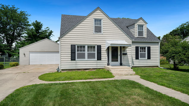 208 W 1st Street Mount Morris, IL House Active - Photo 1 of 39. Opens carousel modal