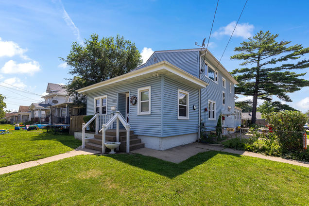 2303 9th Street Rockford, IL Multifamily Active - Photo 1 of 23. Opens carousel modal