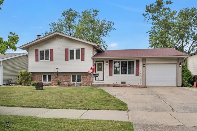 5142 Elmwood Road Oak Forest, IL House Active - Photo 1 of 24. Opens carousel modal