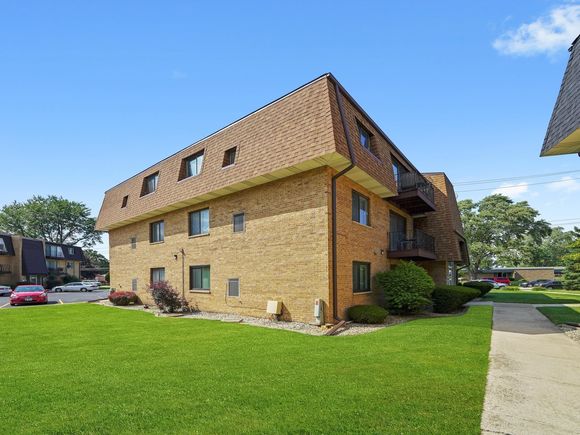 4917 W 109th Street Unit 202 Oak Lawn, IL Condo Active - Photo 1 of 18. Opens carousel modal