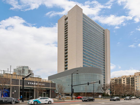 500 W Superior Street Unit 1202