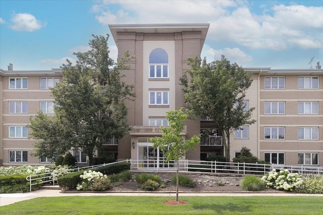 440 E Montrose Avenue Unit 106 Wood Dale, IL Condo Active - Photo 1 of 36. Opens carousel modal