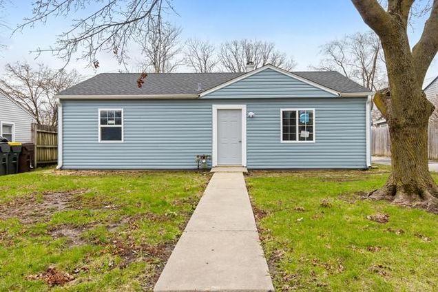 132 W Sauk Trail