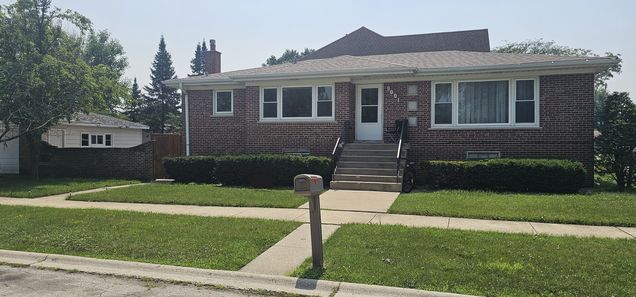 9001 Major Avenue Oak Lawn, IL House Active - Photo 1 of 13. Opens carousel modal