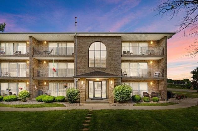 10238 Southwest Highway Unit 1B