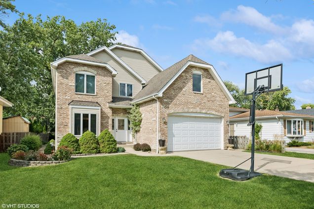 573 W Babcock Avenue Elmhurst, IL House Active - Photo 1 of 2. Opens carousel modal