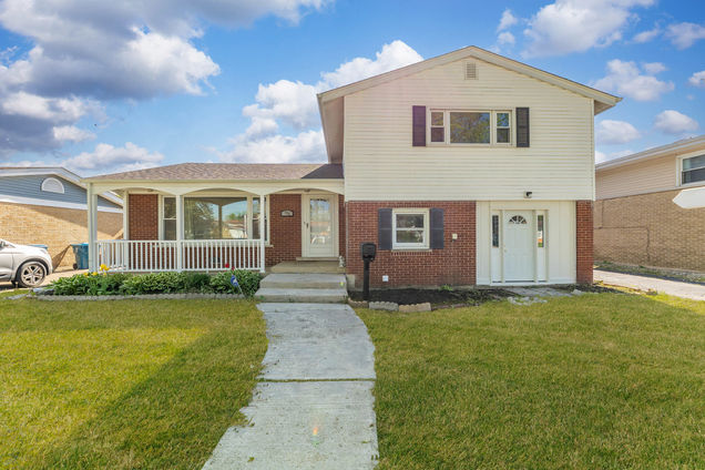 135 N Floyd Lane Chicago Heights, IL House Active - Photo 1 of 32. Opens carousel modal