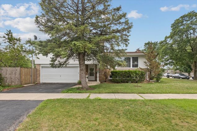8953 Neenah Avenue Morton Grove, IL House Active - Photo 1 of 25. Opens carousel modal