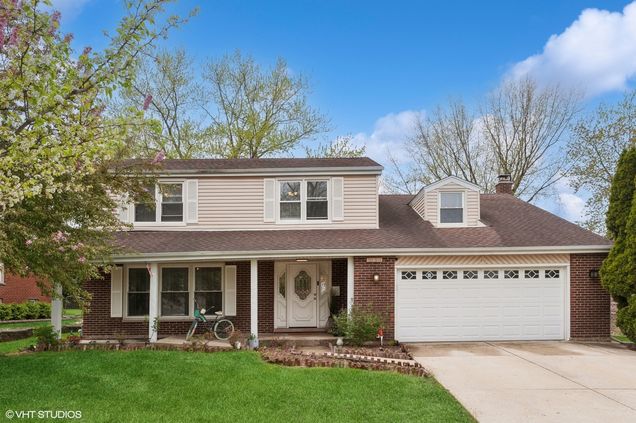 1630 S Princeton Avenue Arlington Heights, IL House Active - Photo 1 of 31. Opens carousel modal