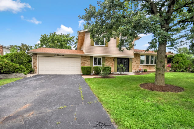 626 Derbyshire Lane Bolingbrook, IL House Active - Photo 1 of 28. Opens carousel modal