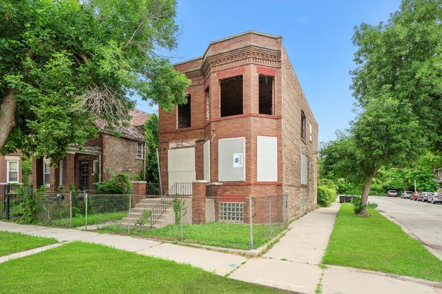 7225 S Woodlawn Avenue Chicago, IL Multifamily Active - Photo 1 of 13. Opens carousel modal