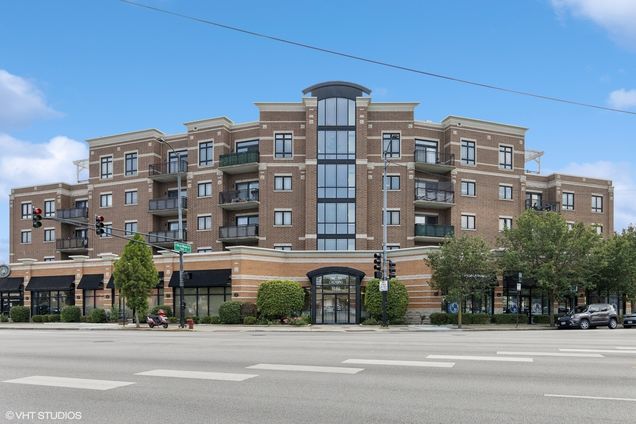 5588 N Lincoln Avenue Unit 404 Chicago, IL Condo Active - Photo 1 of 17. Opens carousel modal