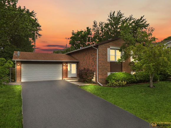 220 Osage Lane Buffalo Grove, IL House Active - Photo 1 of 69. Opens carousel modal