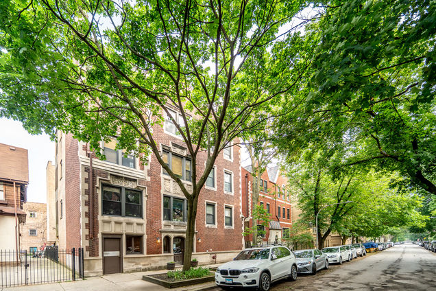 6829 N Lakewood Avenue Unit 3