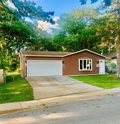 730 Navajo Drive Carpentersville, IL House Active - Photo 1 of 12. Opens carousel modal