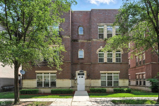 3811 S Langley Avenue Unit 301
