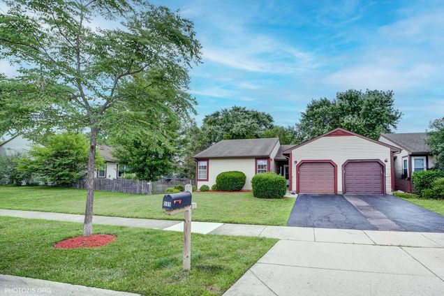 505 Lyon Drive Buffalo Grove, IL Townhouse Active - Photo 1 of 37. Opens carousel modal