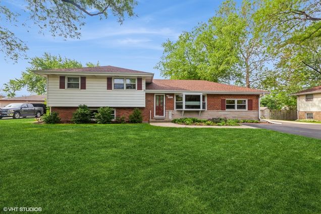 25w251 Highview Drive