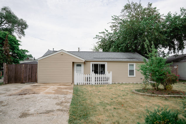 2352 Parkrose Avenue Crest Hill, IL House Active - Photo 1 of 20. Opens carousel modal