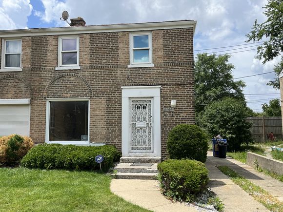 9146 S Urban Avenue Chicago, IL Townhouse Active - Photo 1 of 7. Opens carousel modal