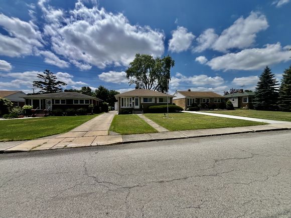 152 W 29th Place Chicago Heights, IL House Active - Photo 1 of 15. Opens carousel modal