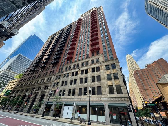 208 W Washington Street Unit 1006