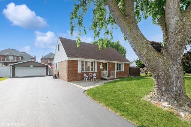 8132 Oak Park Avenue Burbank, IL House Active - Photo 1 of 11. Opens carousel modal