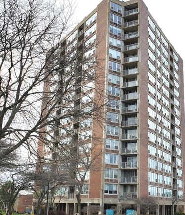 3925 Triumvera Drive Unit 1A Glenview, IL Condo Active - Photo 1 of 8. Opens carousel modal