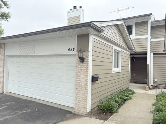 424 Mallard Drive Deerfield, IL Townhouse Active - Photo 1 of 38. Opens carousel modal