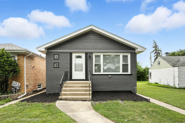 7707 Linder Avenue Burbank, IL House Active - Photo 1 of 35. Opens carousel modal