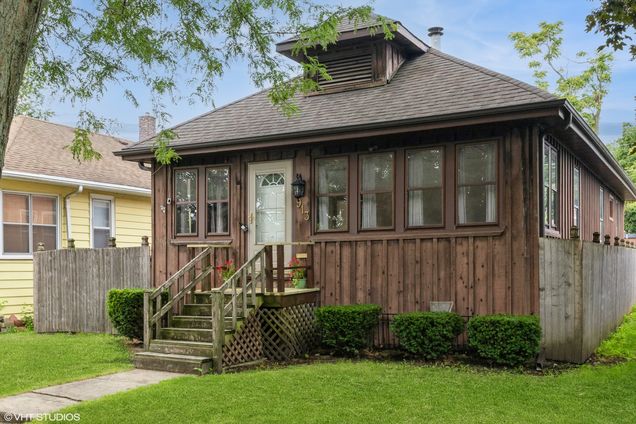 913 Kelly Avenue Joliet, IL House Active - Photo 1 of 17. Opens carousel modal