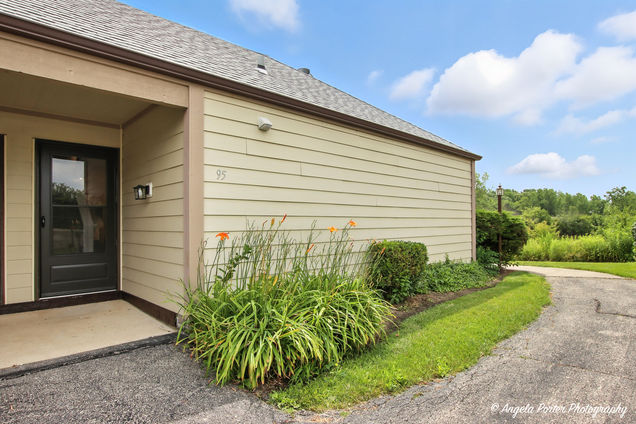 3338 Berwyn Avenue Unit 95 North Chicago, IL Condo Active - Photo 1 of 28. Opens carousel modal