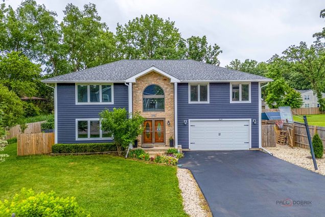 520 Quassey Avenue Lake Bluff, IL House Active - Photo 1 of 35. Opens carousel modal