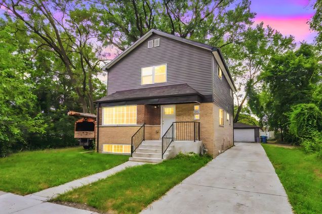 2937 139th Street Blue Island, IL House Active - Photo 1 of 25. Opens carousel modal