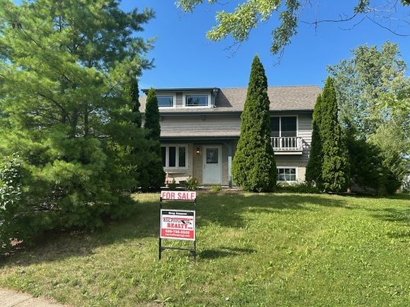 118 Davis Court Bolingbrook, IL House Active - Photo 1 of 28. Opens carousel modal
