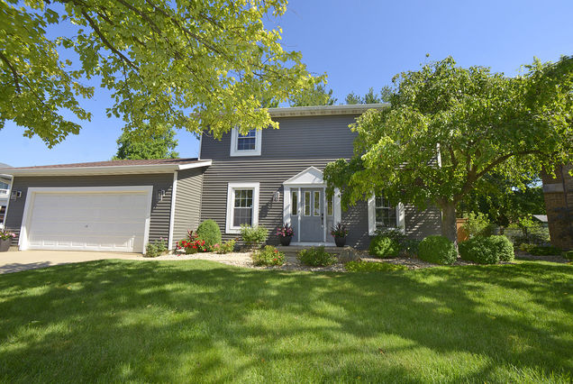 1410 Sioux Drive Ottawa, IL House Active - Photo 1 of 21. Opens carousel modal